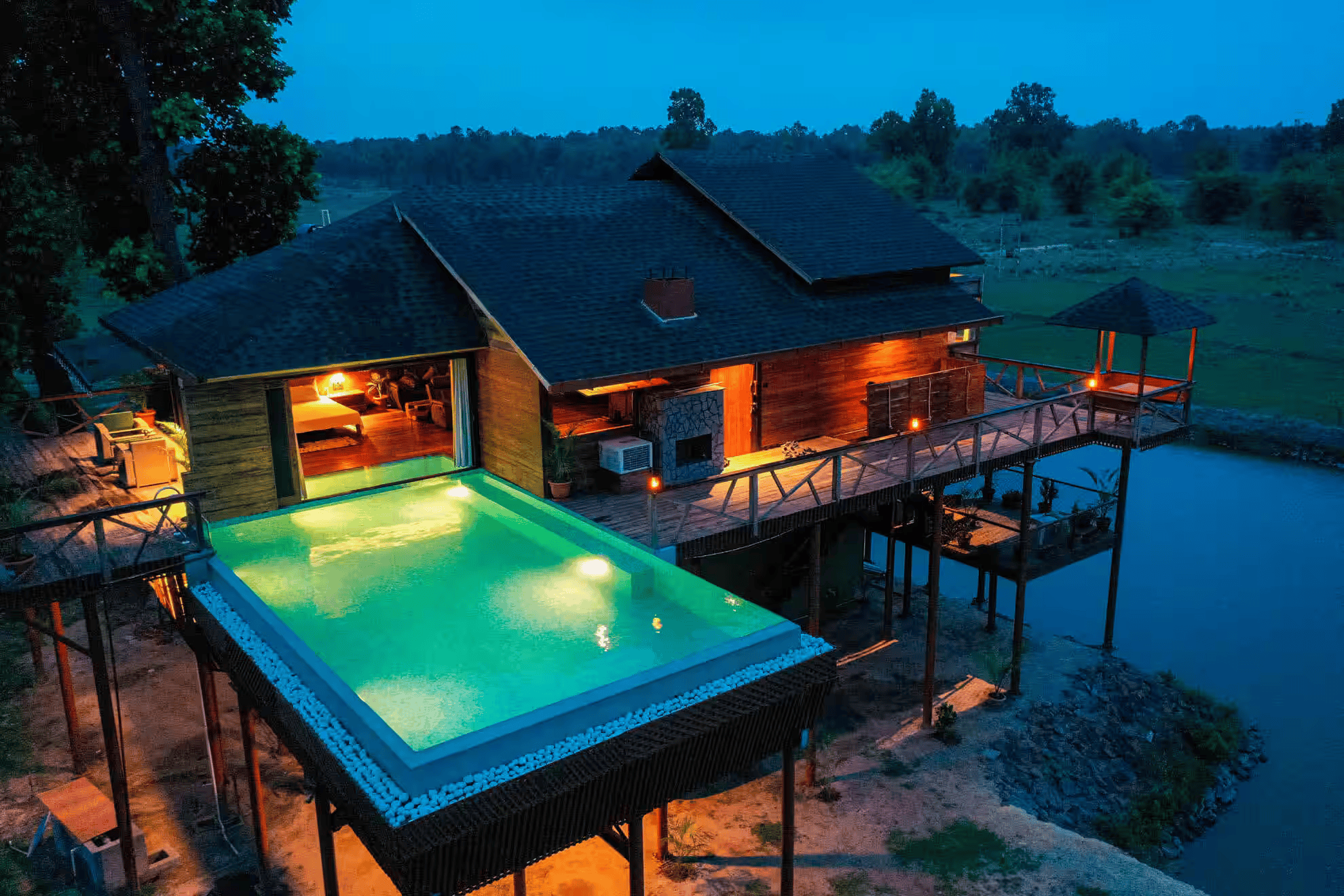 Tree Tops Park Hotel Bungalov